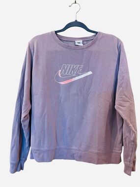 Nike Women’s Lavender Pullover Crewneck Sweatshirt Gradient Logo Size: Small
